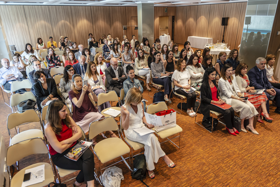 GÓMEZ DE LA FLOR ASISTE A LA JORNADA ECONOMÍA 3: «LA MUJER EN LA EMPRESA Y EN LAS ORGANIZACIONES»