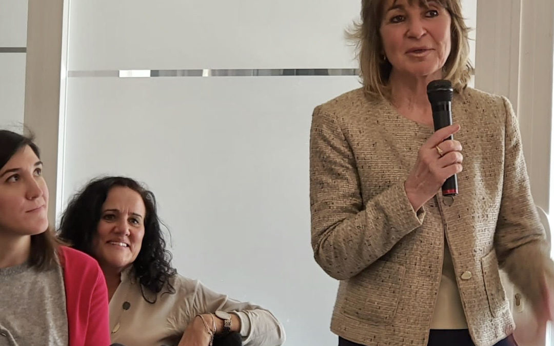 Mª Eugenia Gómez de la Flor comparte encuentro con Mª Teresa Busto