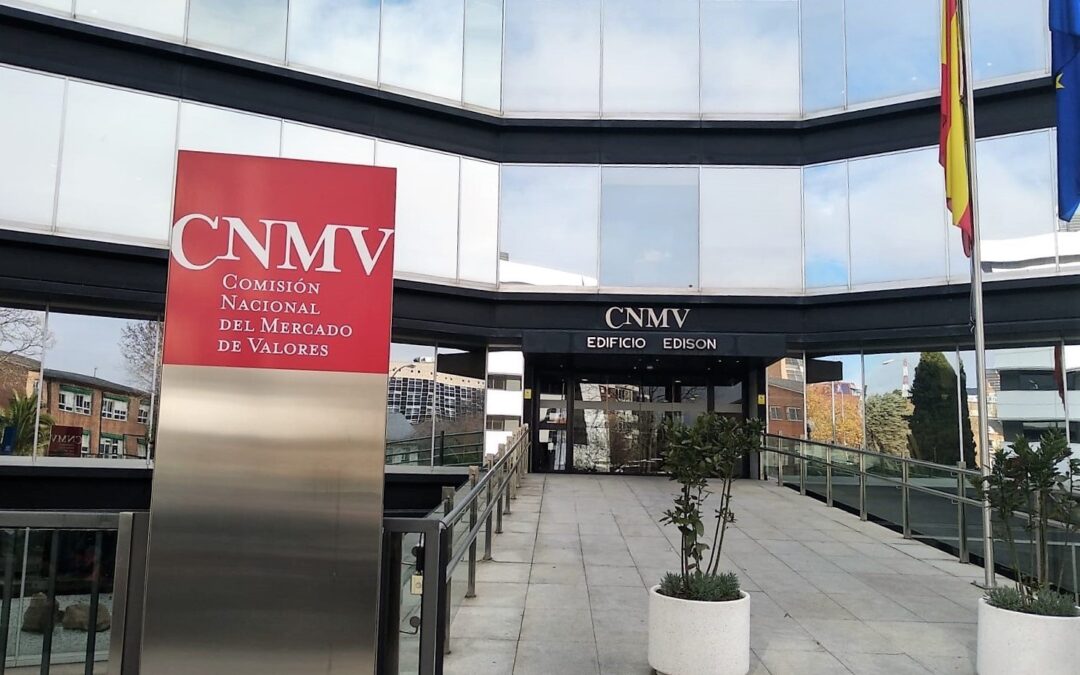 El estrés de los mercados españoles sigue en un nivel alto por el coronavirus, según la CNMV